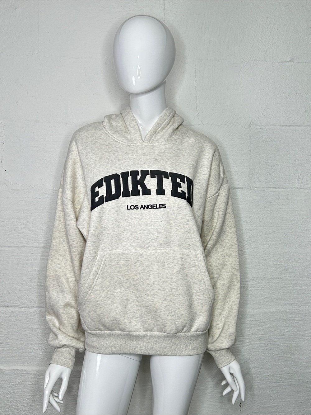 Edikted Oversized Sweatshirt Medium Fleece Pullover Light Gray LA Hoodie NEW - Picture 8 of 13